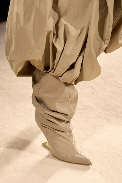 Look 80